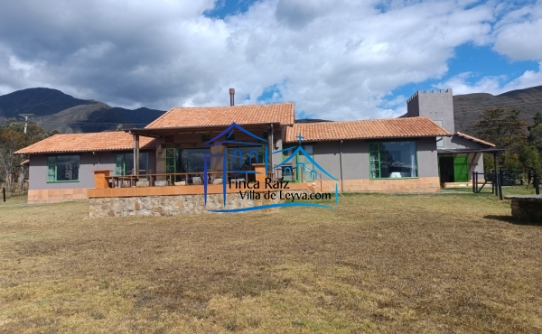 vista desde el lago hacia la casa 