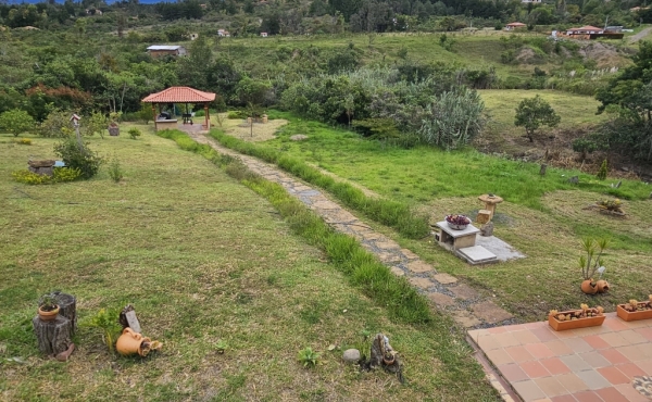 vista aérea del terreno desde la entrada principal
