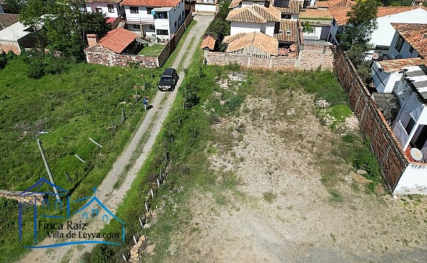 A 6 cuadras de la Plaza principal