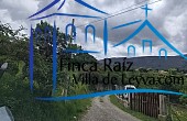 vía terciaria, llega y termina en el lote 